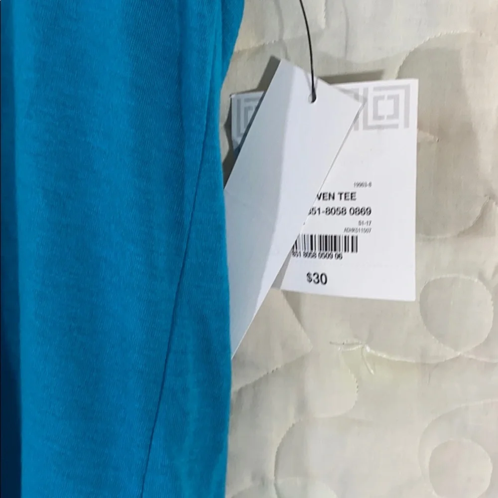 LIZ CLAIBORNE. NWT Women's top. Size S.